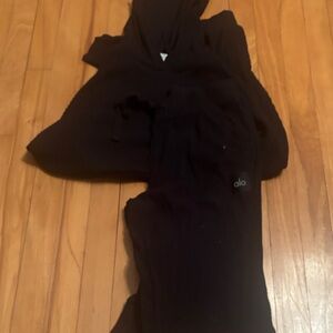 ALO Yoga Women's Black Sweatshirt